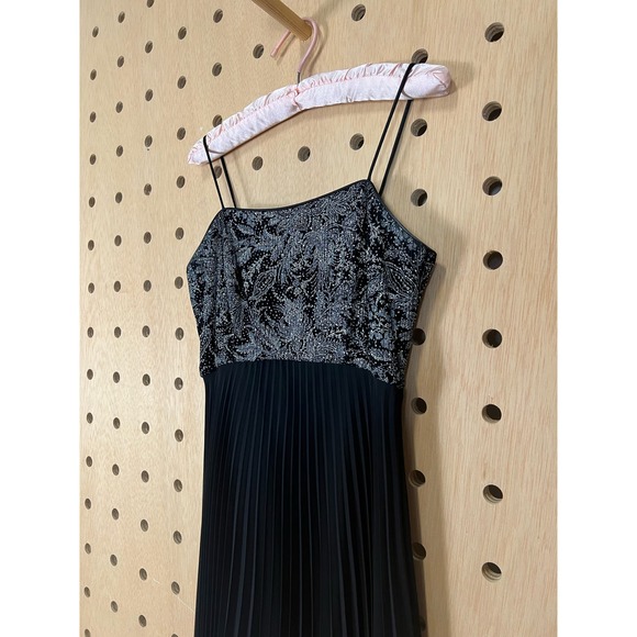 90s black gown - Picture 2 of 5